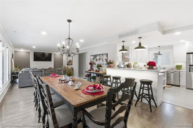 4305 Meadowlane Court, Bloomfield Hills, MI 48304