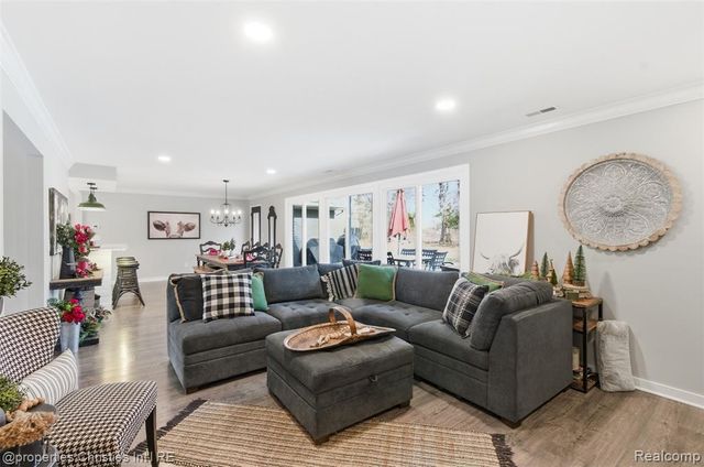 4305 Meadowlane Court, Bloomfield Hills, MI 48304