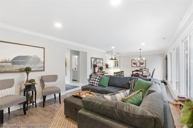 4305 Meadowlane Court, Bloomfield Hills, MI 48304