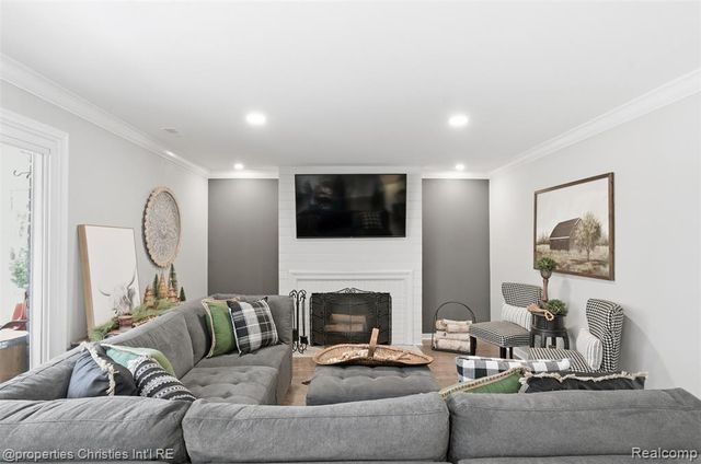 4305 Meadowlane Court, Bloomfield Hills, MI 48304