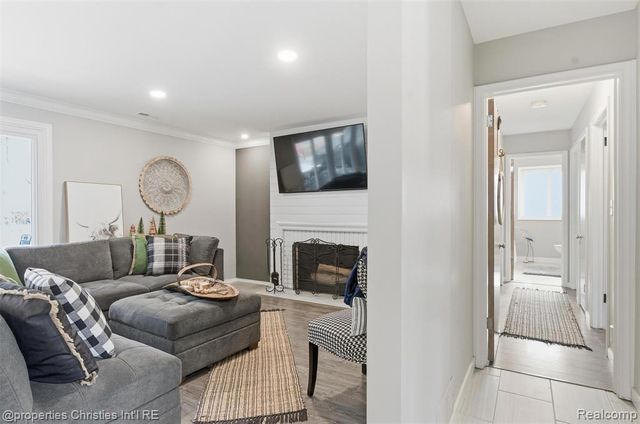 4305 Meadowlane Court, Bloomfield Hills, MI 48304