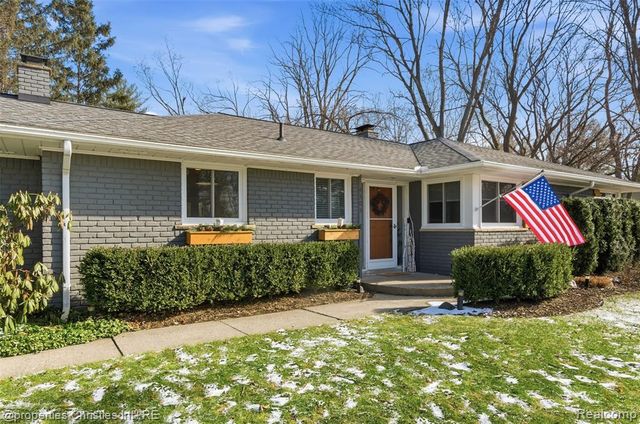 4305 Meadowlane Court, Bloomfield Hills, MI 48304