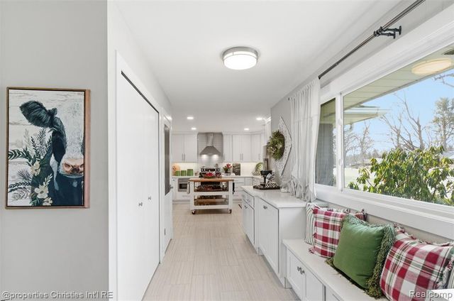 4305 Meadowlane Court, Bloomfield Hills, MI 48304