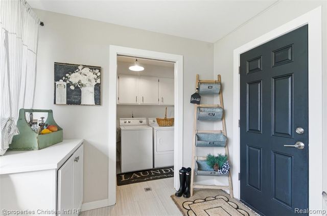 4305 Meadowlane Court, Bloomfield Hills, MI 48304