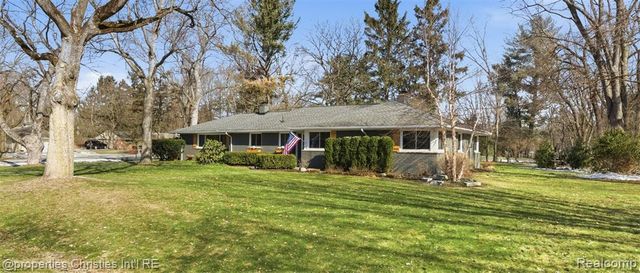 4305 Meadowlane Court, Bloomfield Hills, MI 48304
