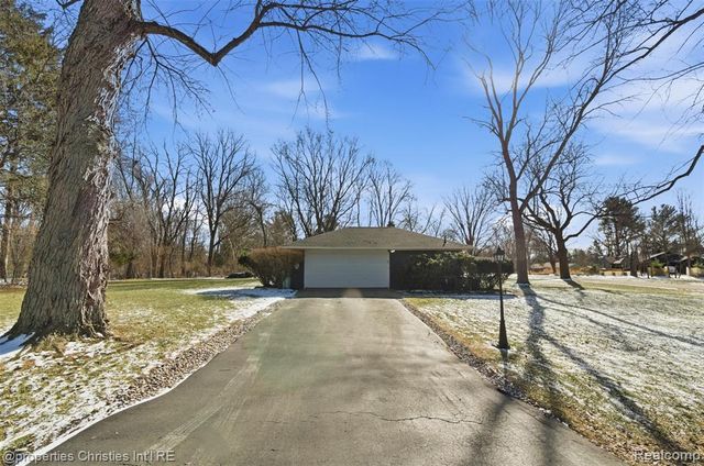 4305 Meadowlane Court, Bloomfield Hills, MI 48304