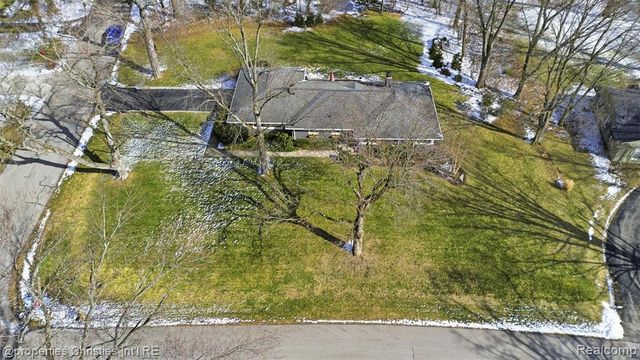 4305 Meadowlane Court, Bloomfield Hills, MI 48304