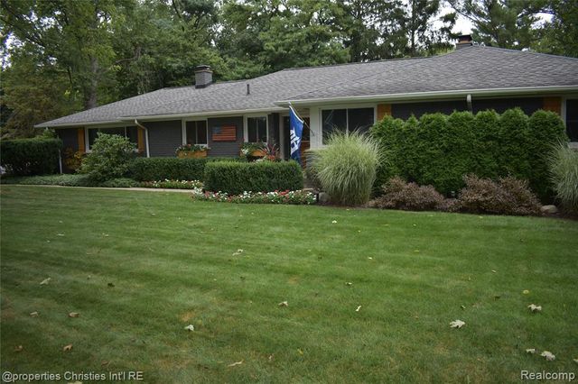 4305 Meadowlane Court, Bloomfield Hills, MI 48304