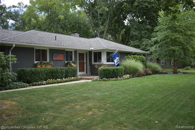 4305 Meadowlane Court, Bloomfield Hills, MI 48304