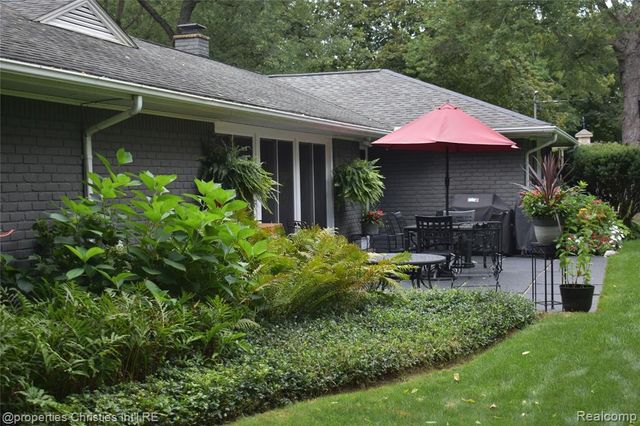 4305 Meadowlane Court, Bloomfield Hills, MI 48304