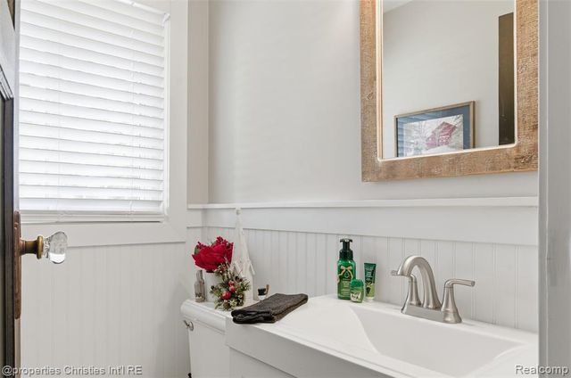 4305 Meadowlane Court, Bloomfield Hills, MI 48304