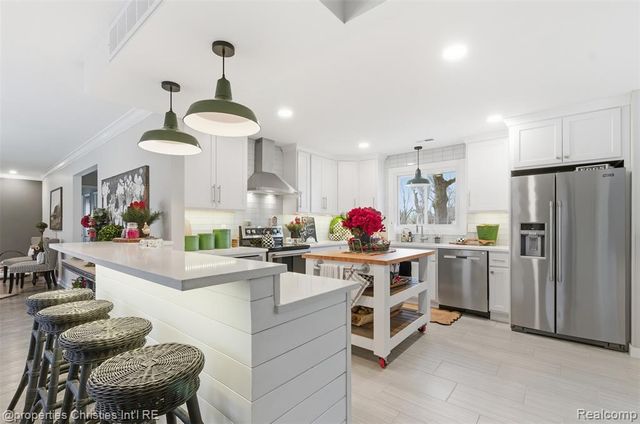 4305 Meadowlane Court, Bloomfield Hills, MI 48304