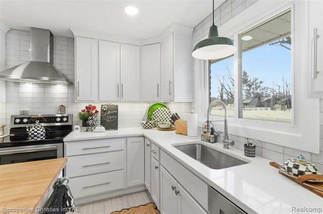 4305 Meadowlane Court, Bloomfield Hills, MI 48304