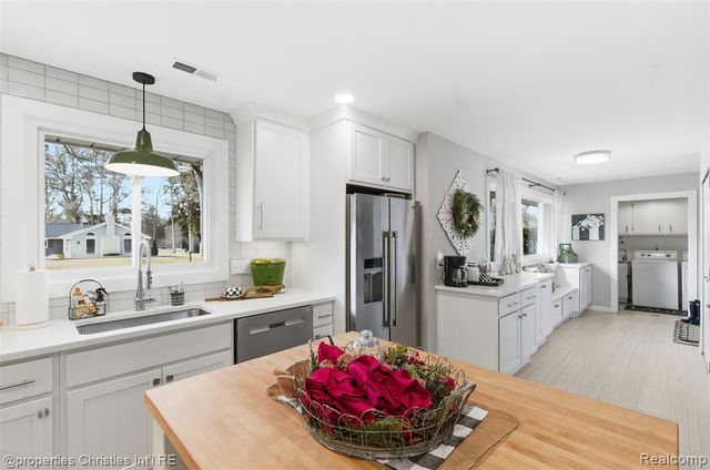 4305 Meadowlane Court, Bloomfield Hills, MI 48304