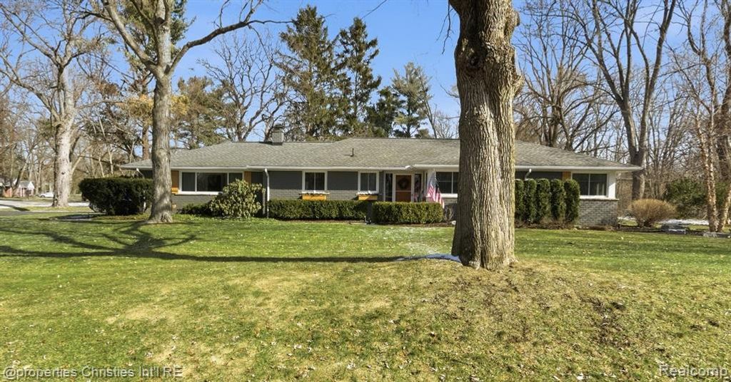 4305 Meadowlane Court, Bloomfield Hills, MI 48304