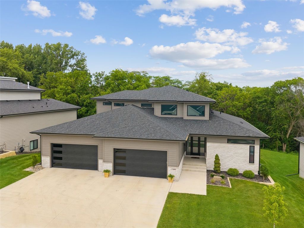 17685 Townsend Drive, Clive, IA 50325