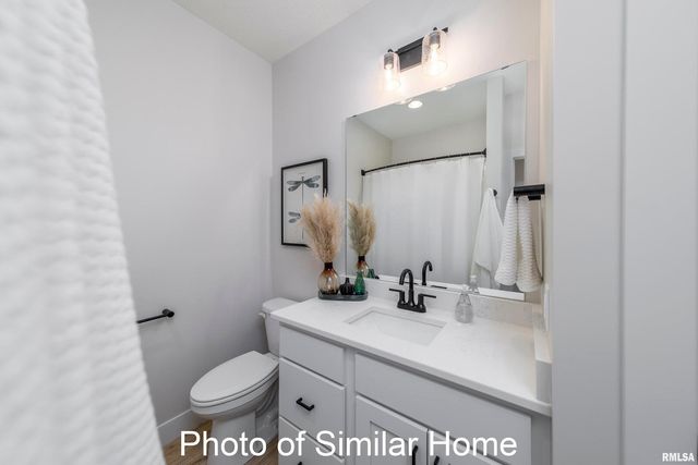 301 E DONAHUE Street, Eldridge, IA 52748
