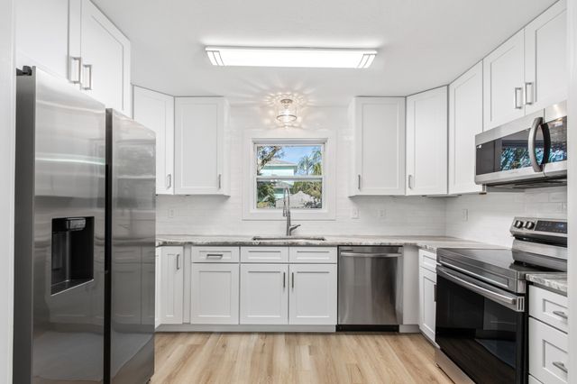 112 2nd St, St Augustine, FL 32080