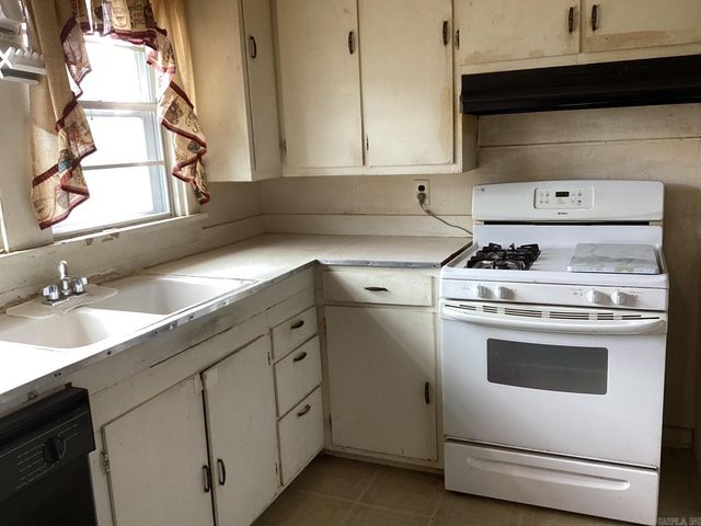 519 E 4th St, Prescott, AR 71857