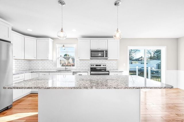 39 Wallace St, Springfield, MA 01119