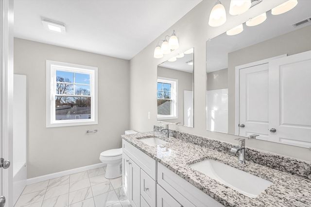 39 Wallace St, Springfield, MA 01119