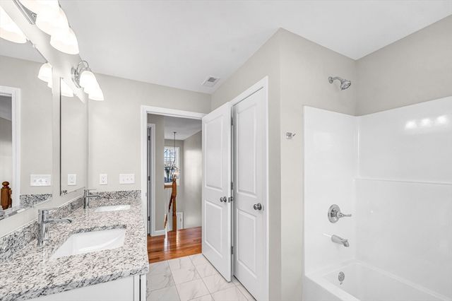 39 Wallace St, Springfield, MA 01119