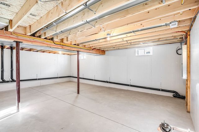 39 Wallace St, Springfield, MA 01119