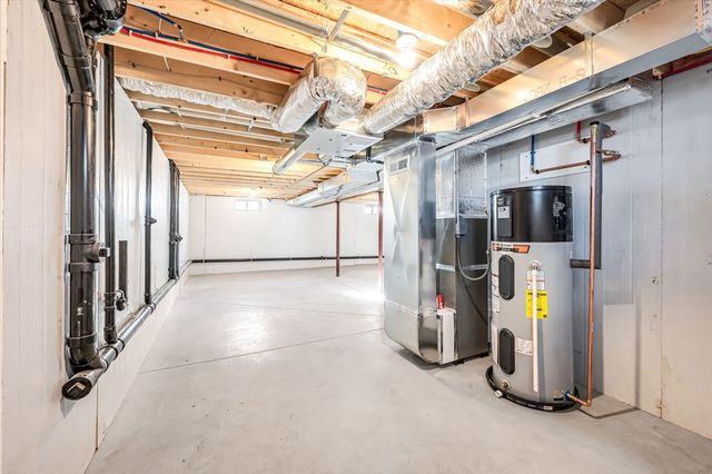 39 Wallace St, Springfield, MA 01119