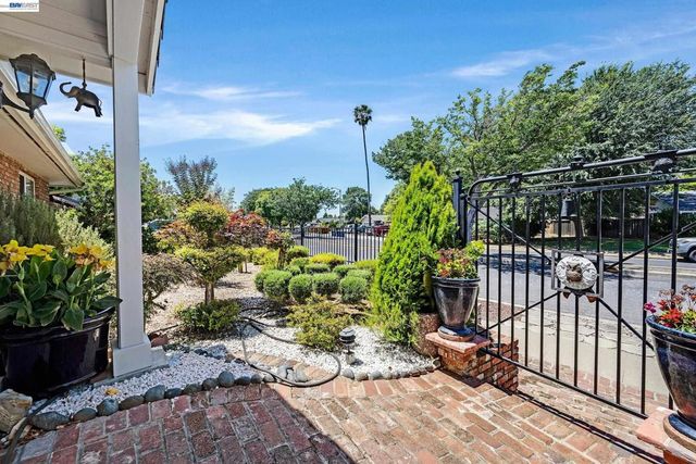 1742 Mendocino Dr, Concord, CA 94521