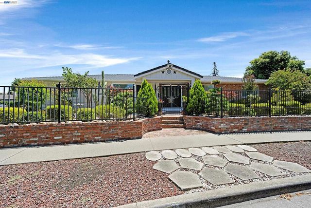 1742 Mendocino Dr, Concord, CA 94521