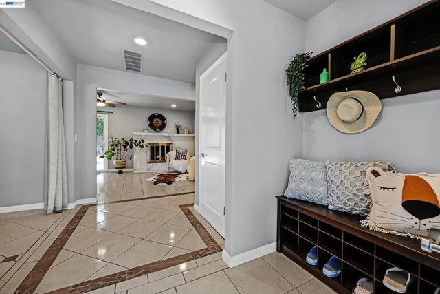 1742 Mendocino Dr, Concord, CA 94521