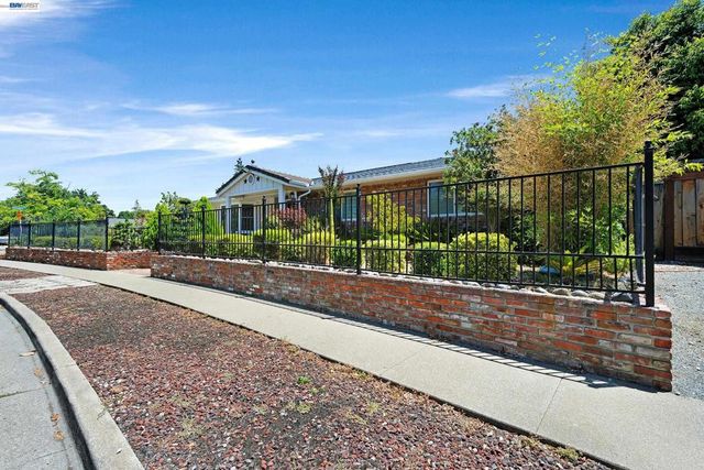 1742 Mendocino Dr, Concord, CA 94521