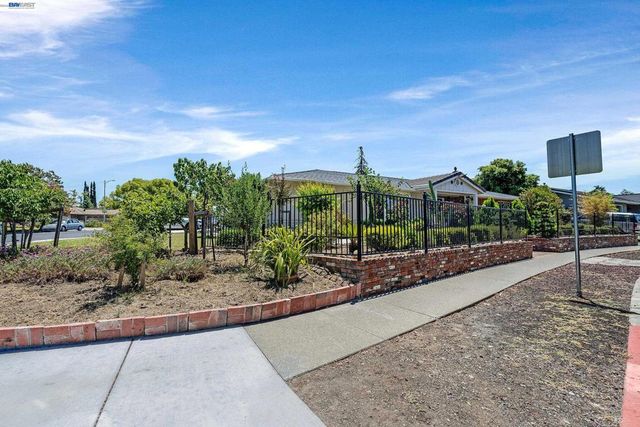 1742 Mendocino Dr, Concord, CA 94521