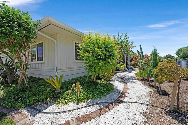 1742 Mendocino Dr, Concord, CA 94521