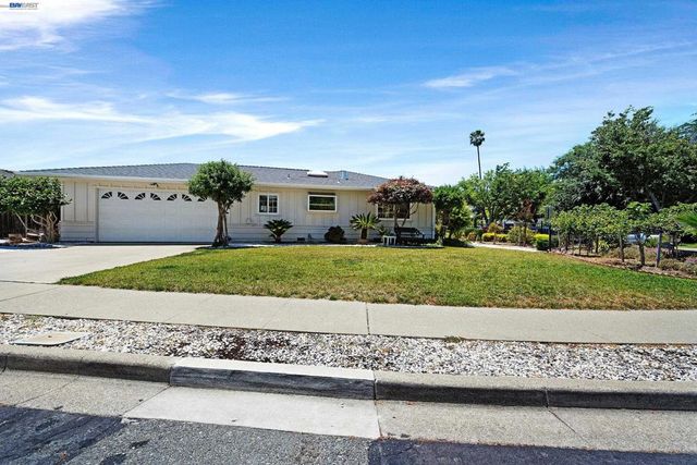 1742 Mendocino Dr, Concord, CA 94521