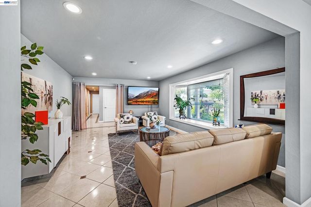 1742 Mendocino Dr, Concord, CA 94521