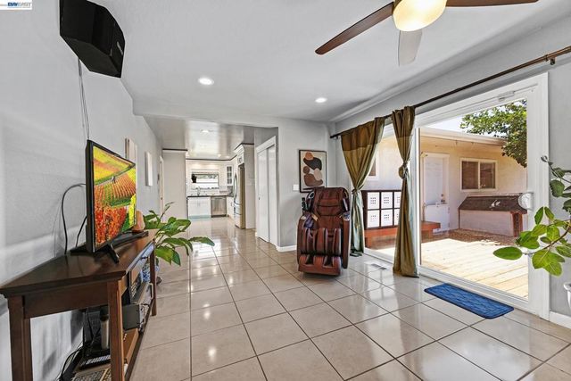 1742 Mendocino Dr, Concord, CA 94521