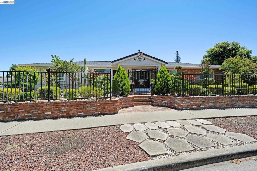 1742 Mendocino Dr, Concord, CA 94521