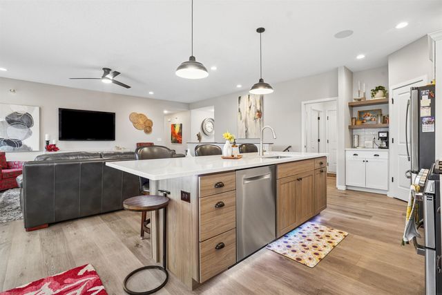 1807 Waxwing Way, Waterloo, IA 50701