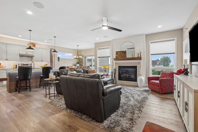 1807 Waxwing Way, Waterloo, IA 50701