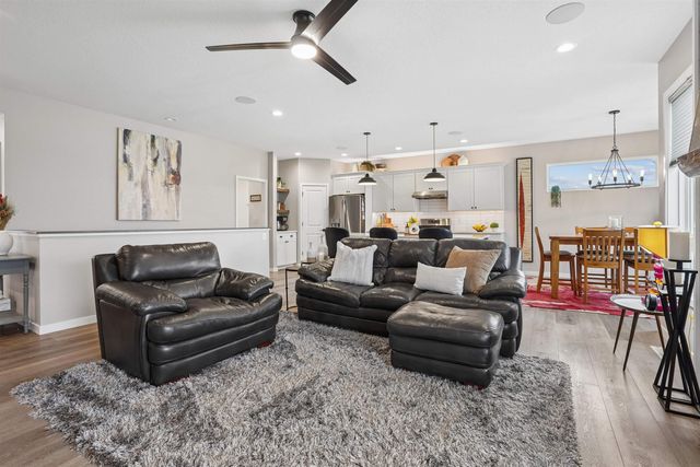 1807 Waxwing Way, Waterloo, IA 50701