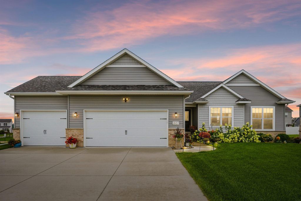1807 Waxwing Way, Waterloo, IA 50701