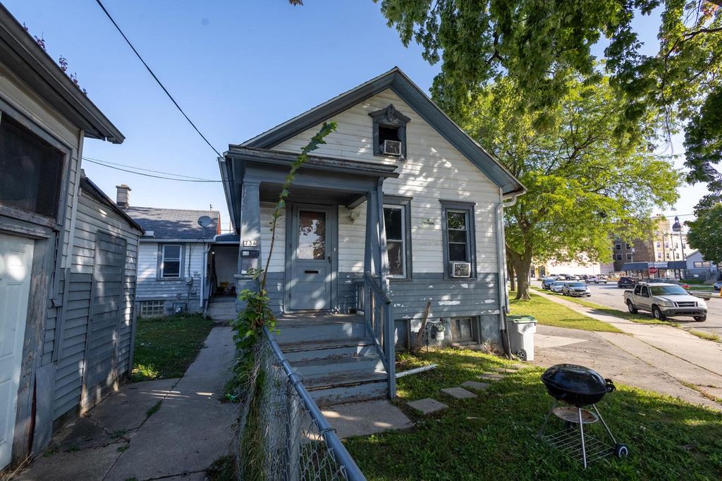 734 W Windlake AVENUE #738, Milwaukee, WI 53204