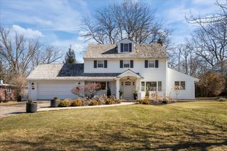 1489 N Sheridan Road, Lake Forest, IL 60045