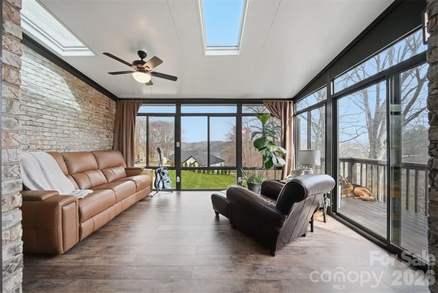 4624 9th Street NE, Hickory, NC 28601