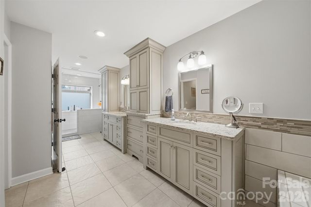 4624 9th Street NE, Hickory, NC 28601