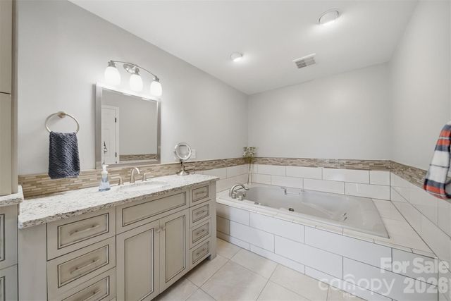 4624 9th Street NE, Hickory, NC 28601