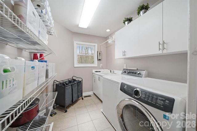 4624 9th Street NE, Hickory, NC 28601