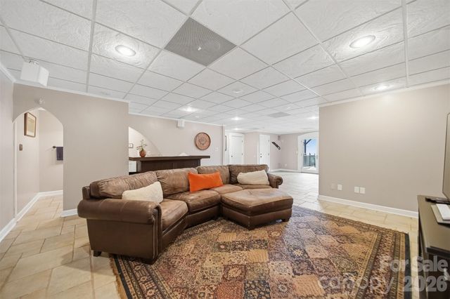 4624 9th Street NE, Hickory, NC 28601