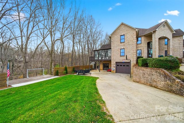 4624 9th Street NE, Hickory, NC 28601